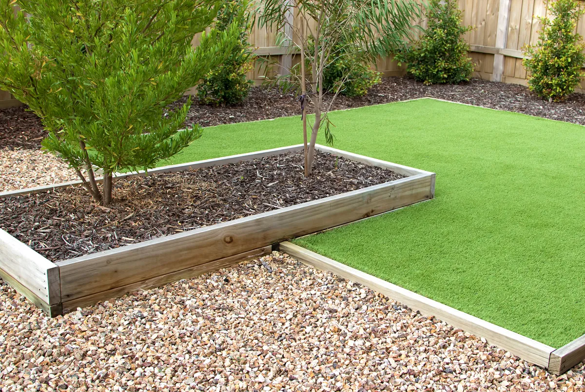 Artificial lawn installation